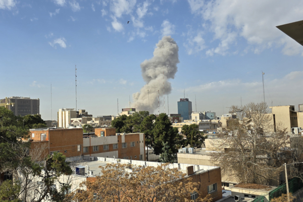 以色列空袭伊朗 德黑兰市中心传出爆炸声