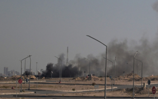 美驻科威特使馆冒浓烟 基地附近战机坠毁
