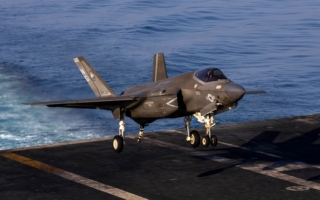 美军视频展示多种武器精准且压倒性打击伊朗