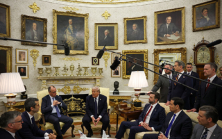 川普会晤默茨:伊朗领导人很快会放下武器