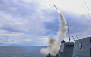 川普：伊朗导弹发射器快用完 部队正在被消灭