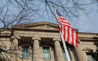 三女子泄露ICE探员住址 联邦大陪审团起诉