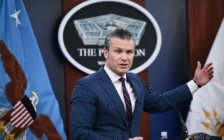 海格塞斯概述战况：伊朗领导层非死即躲