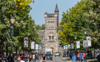 中国留学生提出“远离海外华人圈”引争议