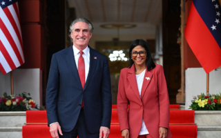 委内瑞拉临时总统会晤美内政部长 修订矿业法