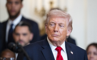 川普:美军行动进度远超计划 继续摧毁伊军