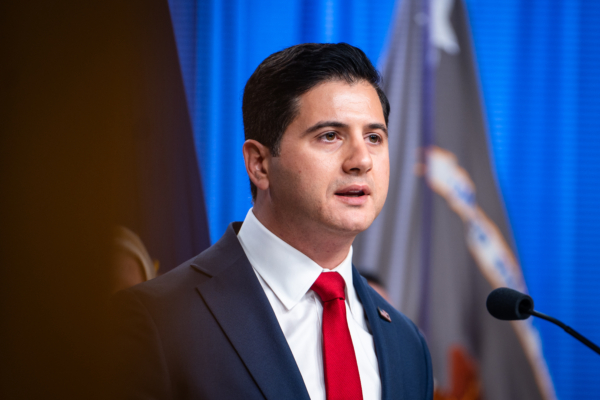 涉贩毒勒索谋杀 洛杉矶18街帮派12成员落网