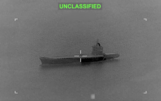 美公布伊朗无人机航母炸毁视频