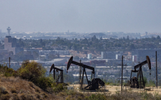 油价飙升就业市场放缓 美股三大指数收低