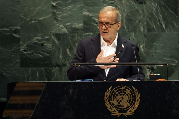 伊朗总统就空袭向中东各国道歉