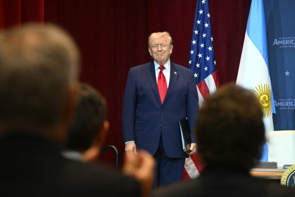 川普:美军在三天内击沉42艘伊朗军舰