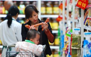 李强报告承认经济失衡 专家析下滑趋势难逆转