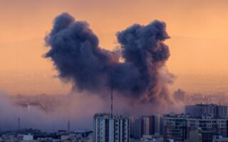 以军50战机摧毁哈梅内伊指挥地堡 视频发布