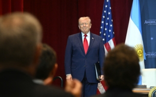 川普:美军在三天内击沉42艘伊朗军舰