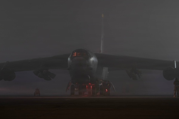 美军三款轰炸机空袭伊朗 B-52参战意味什么