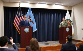 美军击沉30艘伊朗军舰 含大型“无人机航母”