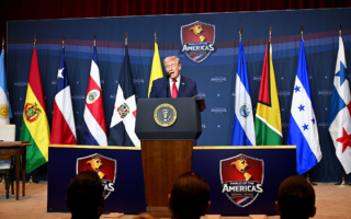 川普:若没出手 伊朗8个月前就拥有核武