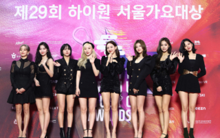 女儿迷上TWICE 英国歌手赞恩分享追星日常