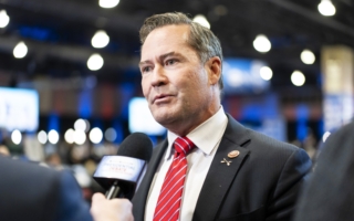 美大使：川普不是开战 而是终结伊朗长期攻击