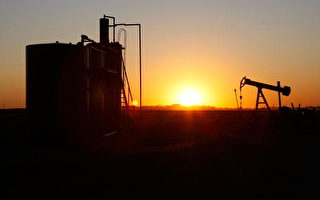 霍尔木兹海峡航运瘫痪 原油价超90美元