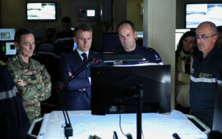 法国将部署十多艘军舰 或在霍尔木兹海峡护航