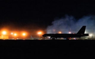 美轰炸机投下重磅穿甲弹 打击伊朗地下导弹库