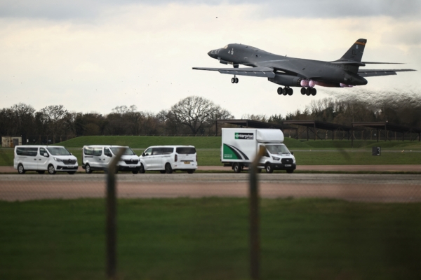 组图：美B-1轰炸机对伊朗发起高强度打击