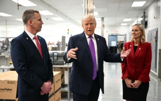 美对伊朗作战是军事行动还是战争 川普回应