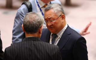 分析：因忌惮美国 两个盟友被打中共壁上观