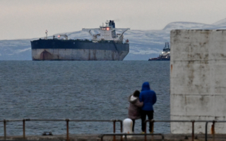 美暂时允许各国购买海上俄油 以稳定油价