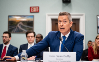 川普政府推动消除汽车排放法规 以降低车价