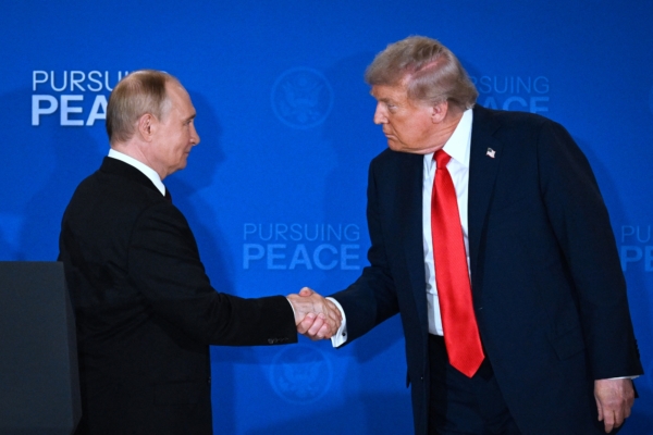 川普：普京可能为伊朗提供过帮助