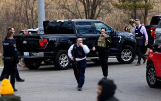 汽车冲撞密歇根犹太教堂酿大火 嫌犯已死