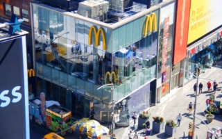 一周内时代广场发生三起持刀伤人案　