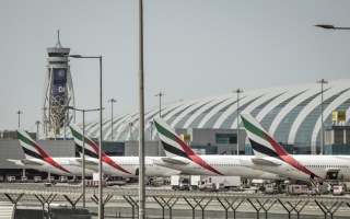 无人机袭击迪拜机场燃料设施 航班停飞