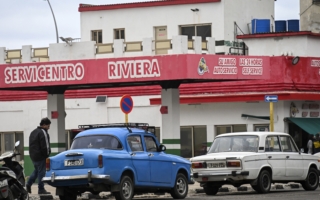 古巴人砸共产党部 分析:政权处于垮台边缘