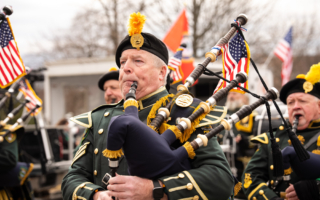 组图:纽约橙县圣派翠克游行 法轮功队伍受瞩目