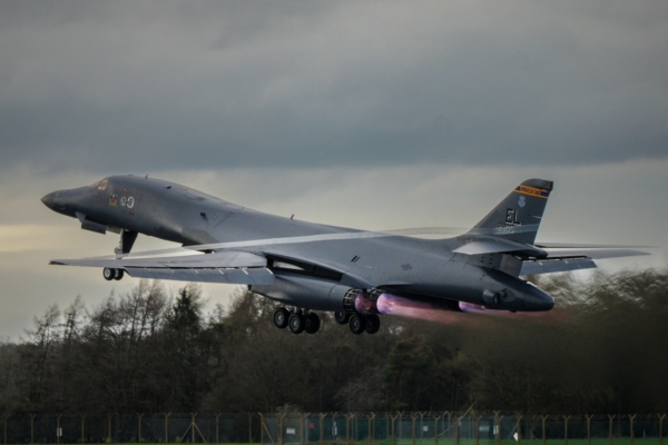 B-1B轰炸机参与史诗之怒行动 有何威慑力