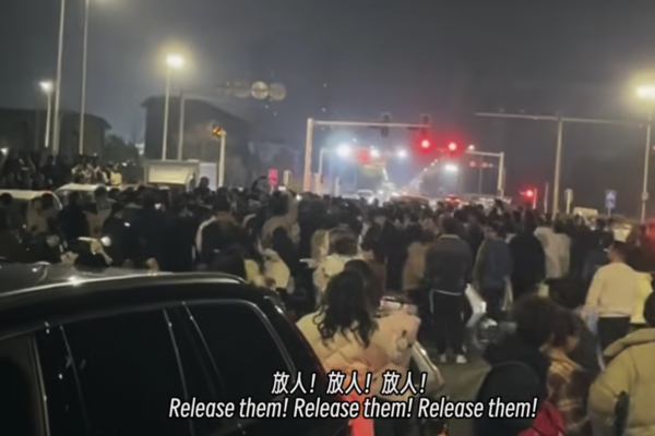 不满绿地变工厂 武汉千人抗议迫使项目暂停