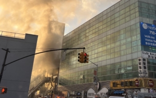 法拉盛中心区商业楼二级火灾 商户食客紧急疏散