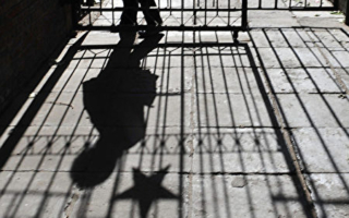 中共退休官员纷纷出逃 知情人：官场人心惶惶