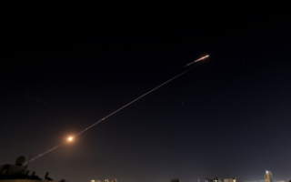 报复美以 亲伊朗武装多线发动袭击