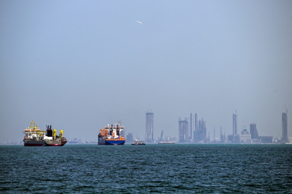 霍尔木兹海峡被封 中国代理商已亏20万美元