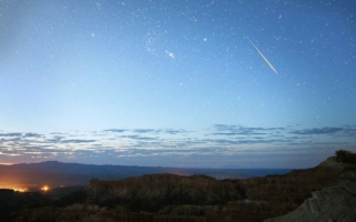 火流星白天划过天空 美国居民目睹天文奇观