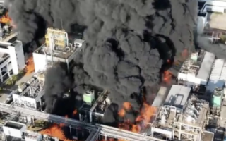 安徽黄山化工厂发生爆炸 民众拍摄遭呵斥