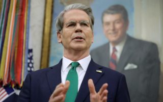 美财长：开始冻结伊朗高官账号 有官员叛逃