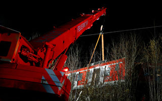 组图：德国列车相撞事故 造成至少1死14伤