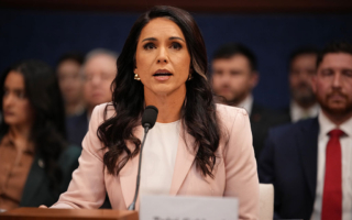 美情报总监：穆杰塔巴受重伤 伊朗谁掌权未知