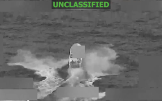 美军在东太平洋击沉一艘运毒船 击毙两人