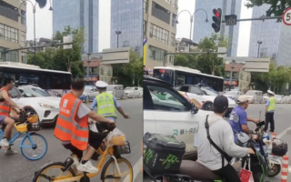 武汉无人驾驶车“萝卜快跑”街头罢工 交警无奈